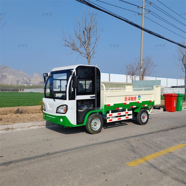 一辆8桶电动四轮液压尾板车发往江苏扬州